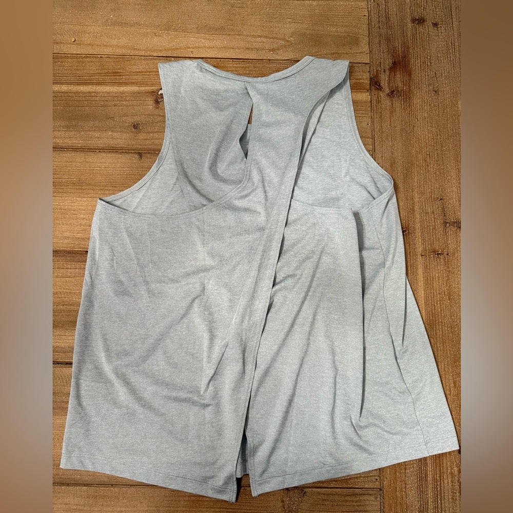 ⭐️ BUNDLE 2️⃣ Athleta Women's Solar UPF Tanks ⭐️
Size M - Picture 9 of 11